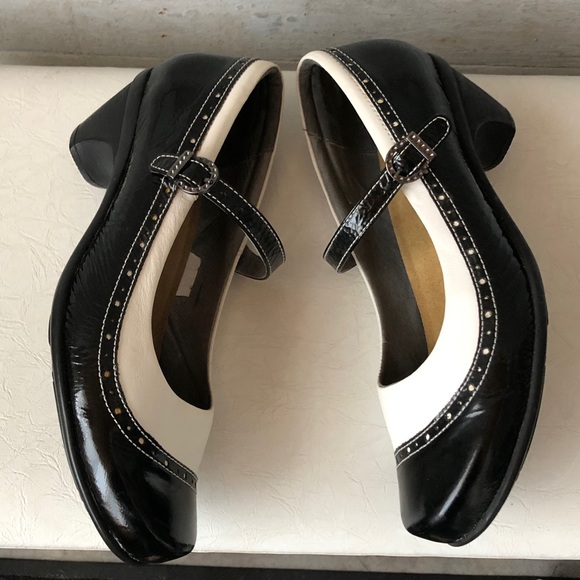 Naot Black and white Mary janes - Picture 4 of 9